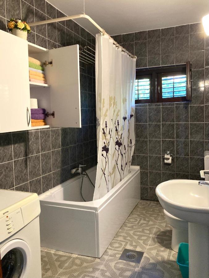Apartman Carmak 울친 외부 사진