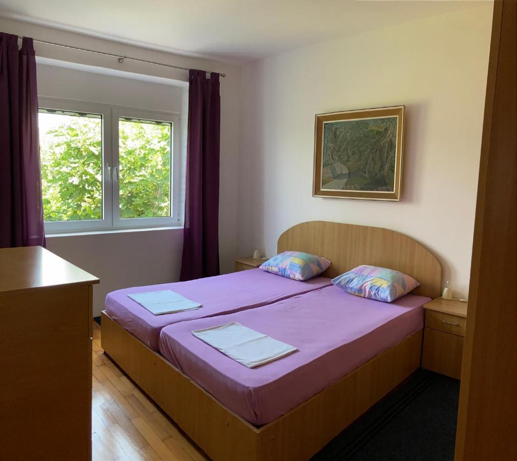 Apartman Carmak 울친 외부 사진